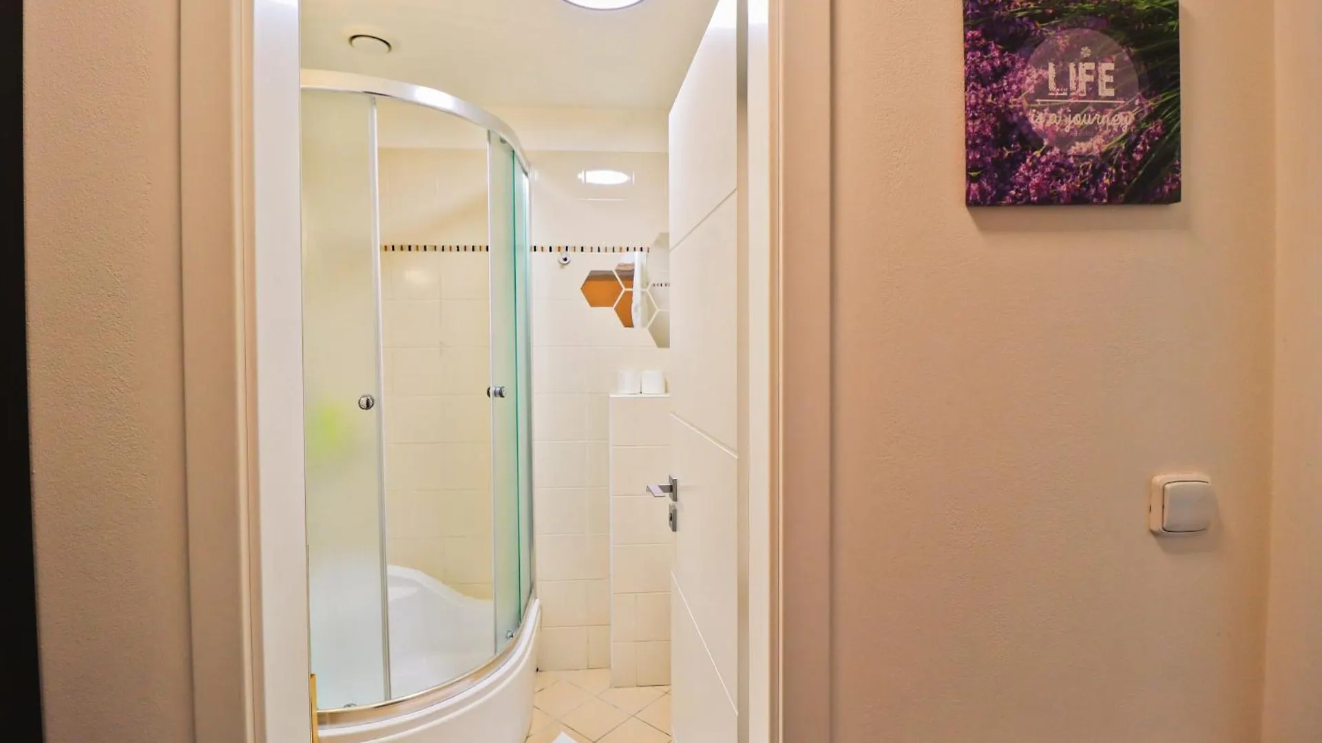A Comfy Apartment In Smichov - Andel Prague
