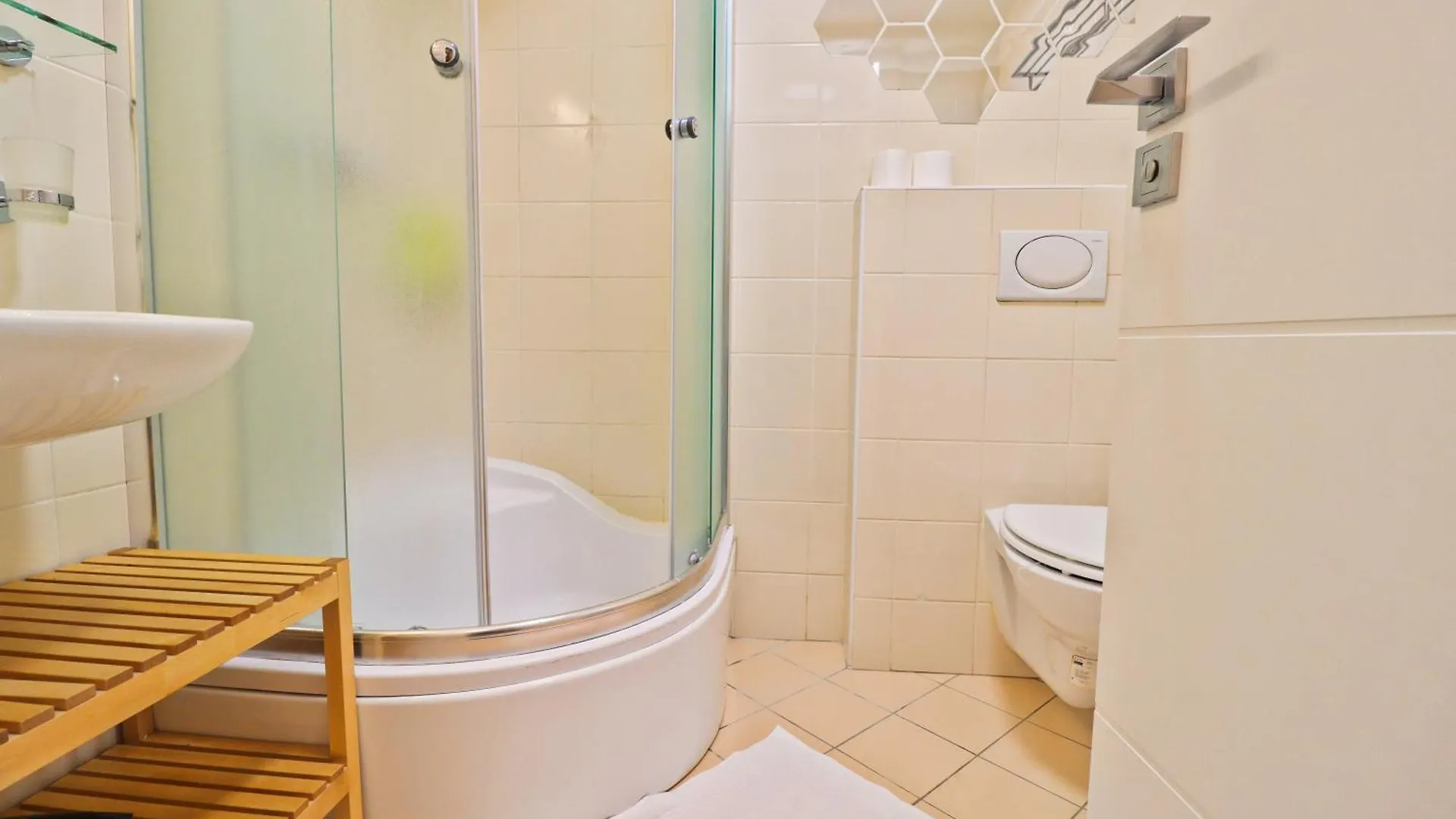 A Comfy Apartment In Smichov - Andel Prague