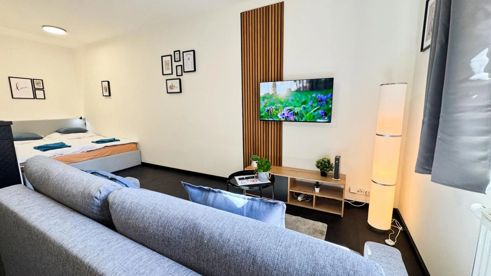 A Comfy Apartment In Smichov - Andel Prague