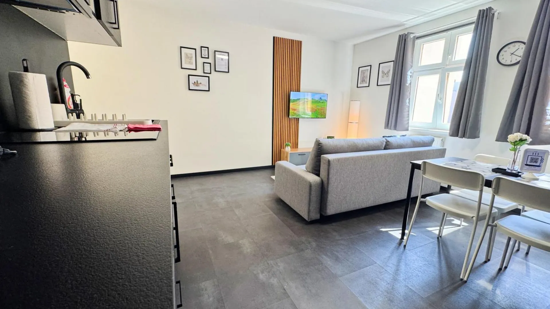 A Comfy Apartment In Smichov - Andel Prague