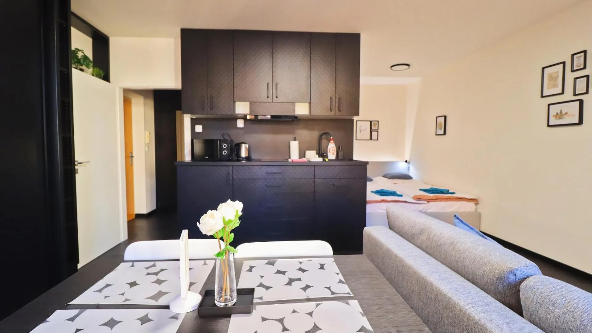 פראג A Comfy Apartment In Smichov - Andel
